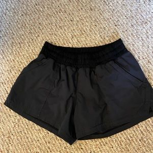 Black Lululemon shorts with pockets Sz 4